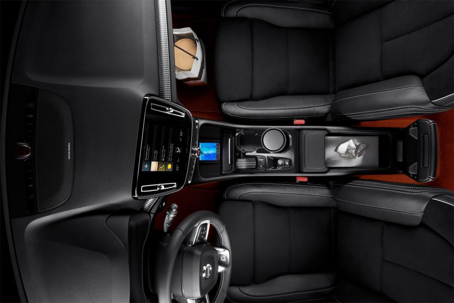 Интерьер Volvo XC40 T5 2017 года  (WW) (фото 24 из 33)